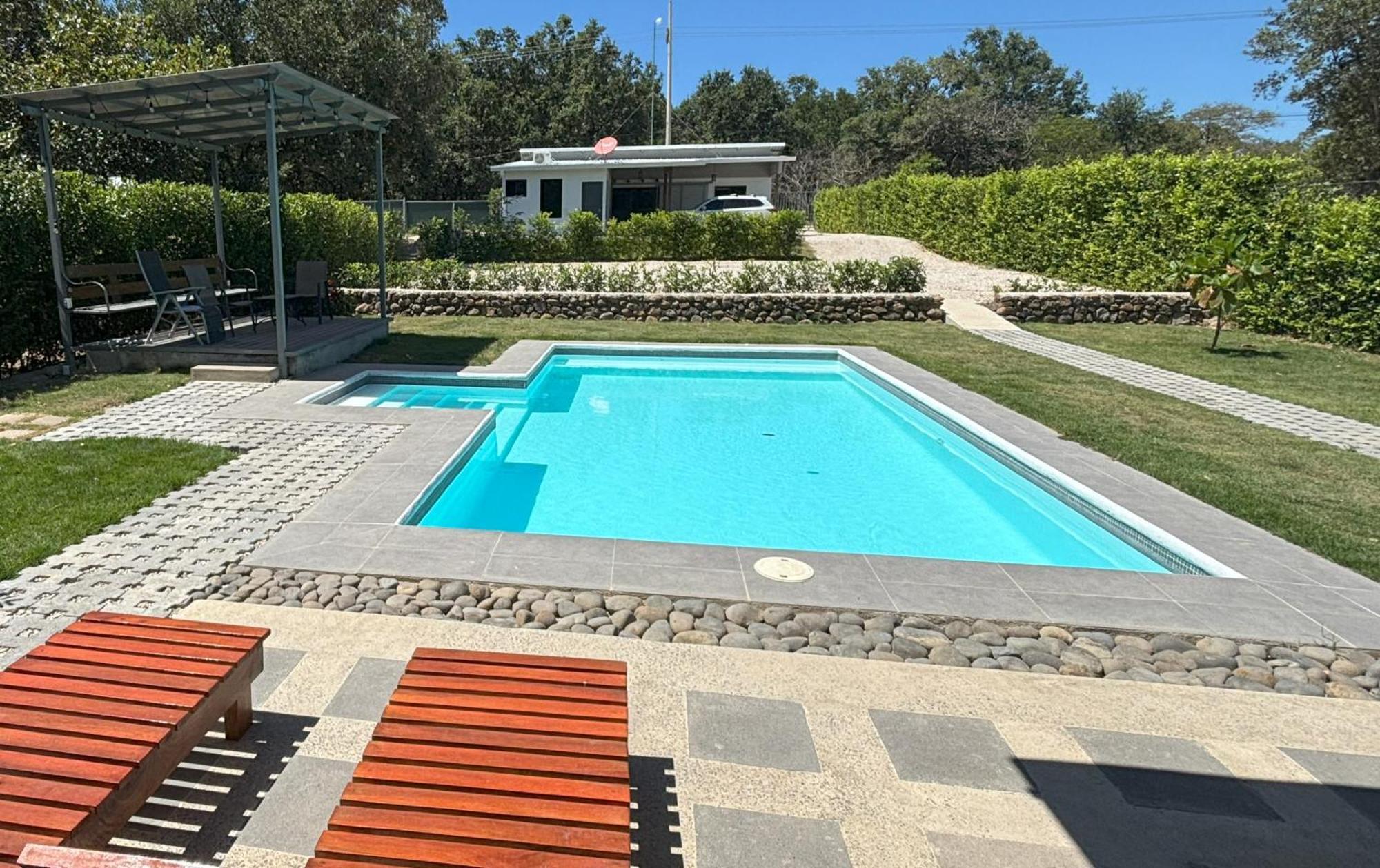 Amazilia Guesthouse 利比里亚 外观 照片