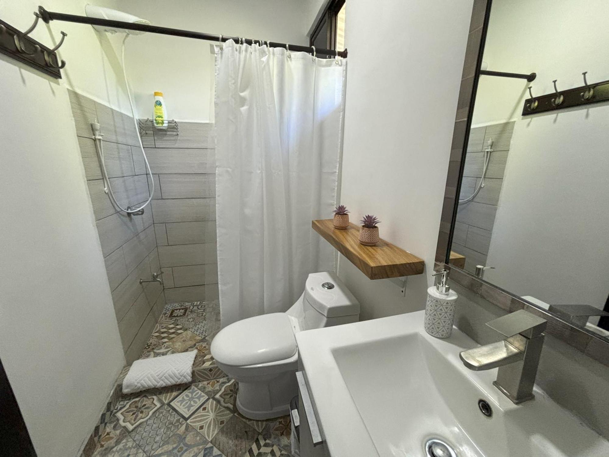 Amazilia Guesthouse 利比里亚 外观 照片