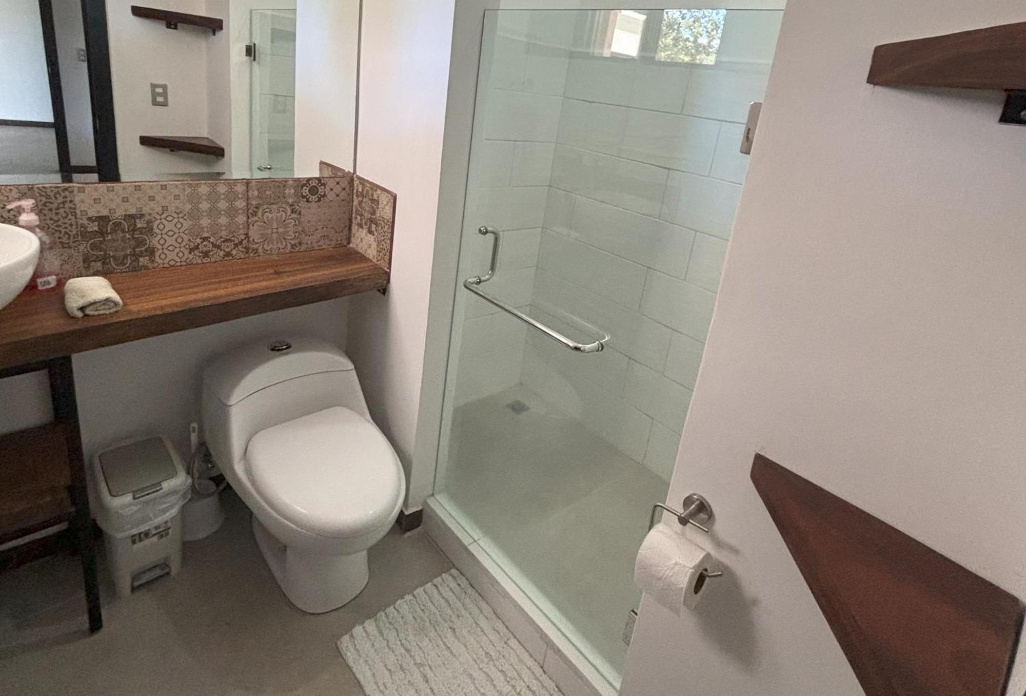 Amazilia Guesthouse 利比里亚 外观 照片