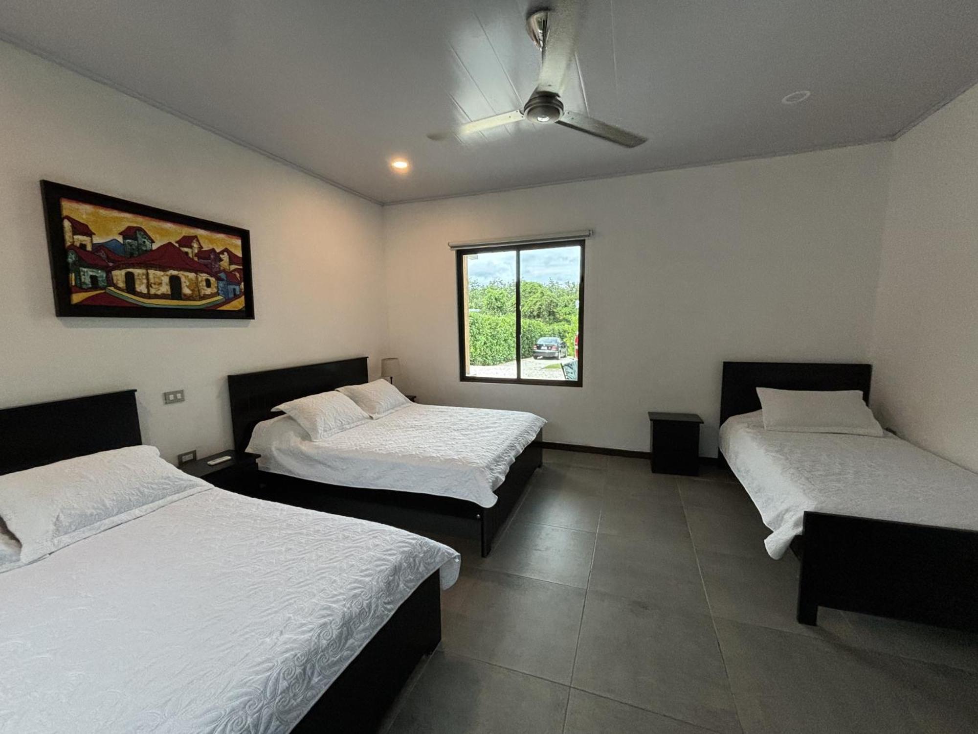 Amazilia Guesthouse 利比里亚 外观 照片